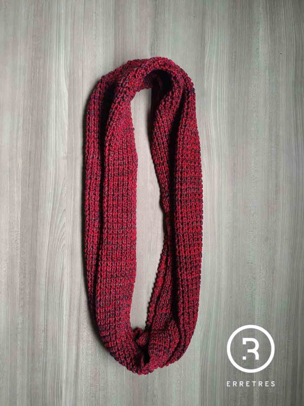 Cuello punto inglés rojo extendido web