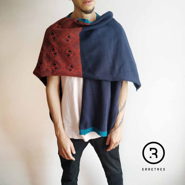 poncho geométrico hombre costado web